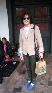 Shopping on San Francisco St...fashion Tuesday..love the blue shoes. 